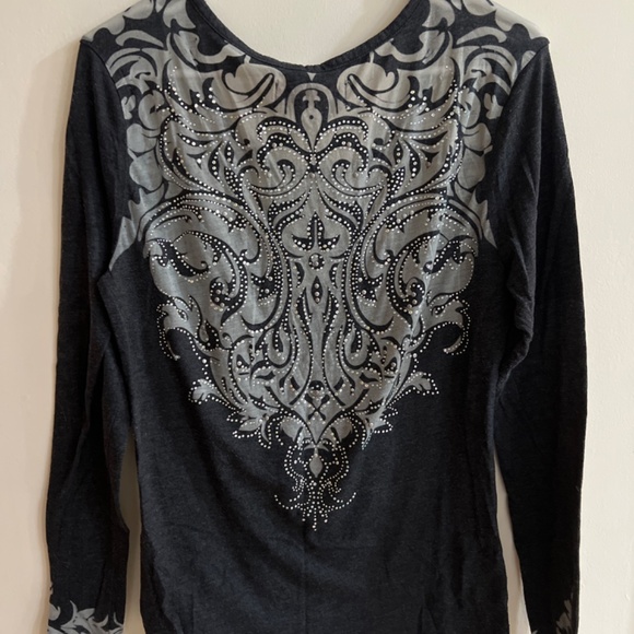 Tops - Picture 2 of 2